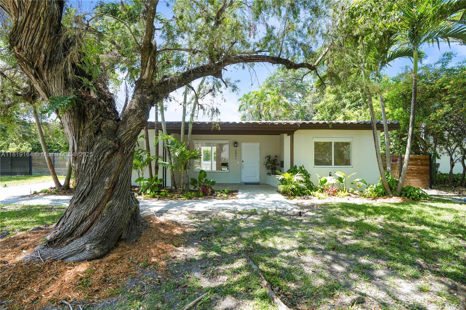 South Miami, FL 33143,5891 SW 83rd St