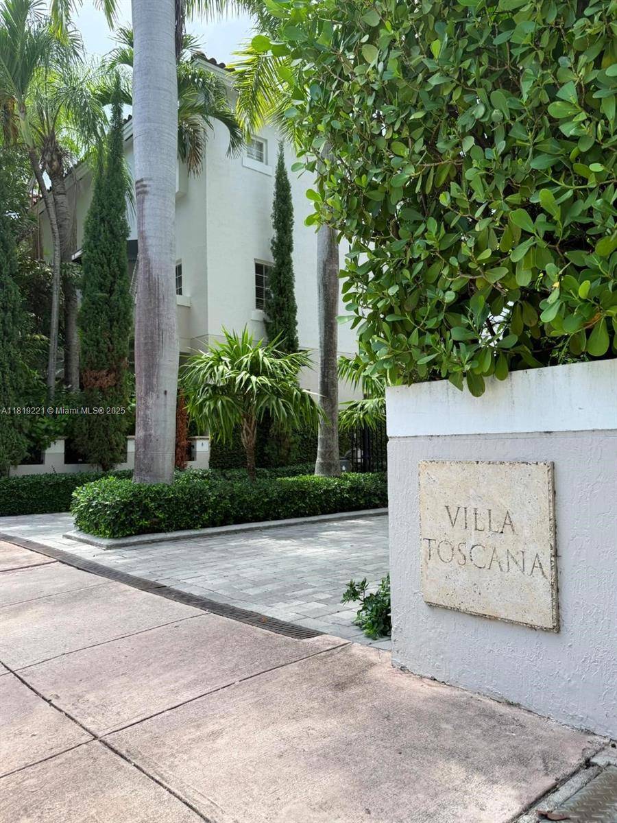 Coral Gables, FL 33134,261 Navarre Ave #C-8