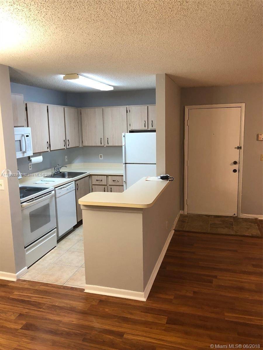 Plantation, FL 33324,10717 Cleary Blvd #207