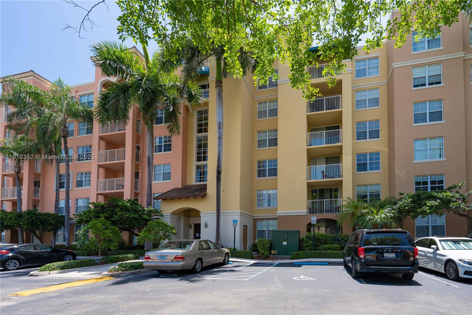 Aventura, FL 33180,19601 E Country Club Dr #7606