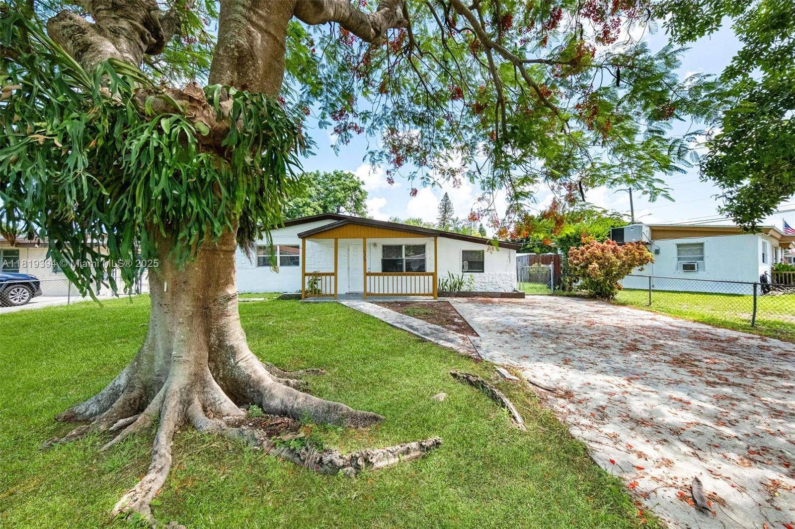 Hollywood, FL 33021,5736 Simms St