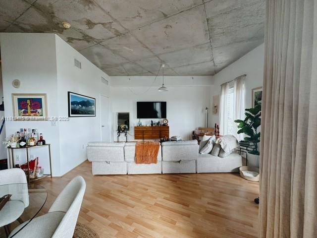 Miami, FL 33130,10 SW South River Dr #1606