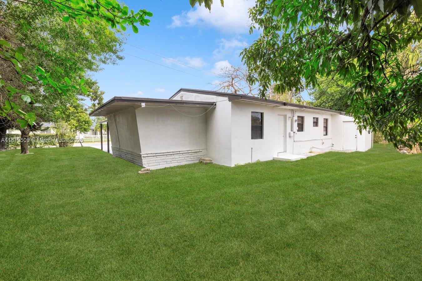 North Miami Beach, FL 33162,950 NE 163rd St