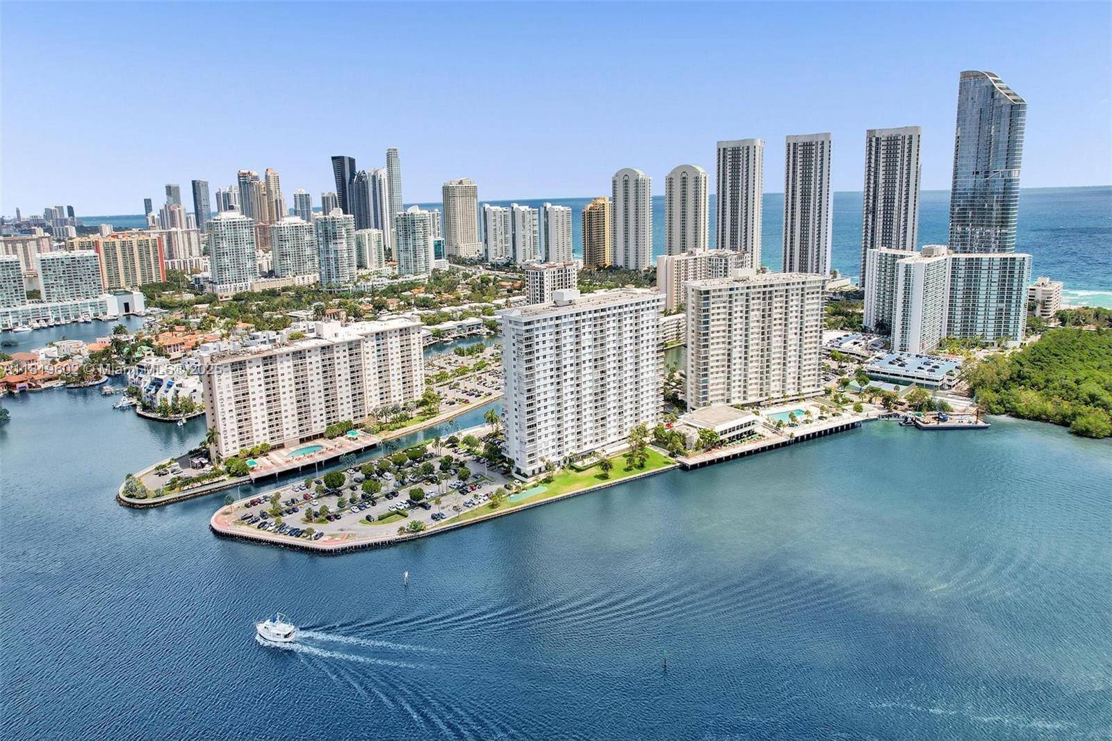 Sunny Isles Beach, FL 33160,500 Bayview Dr #826