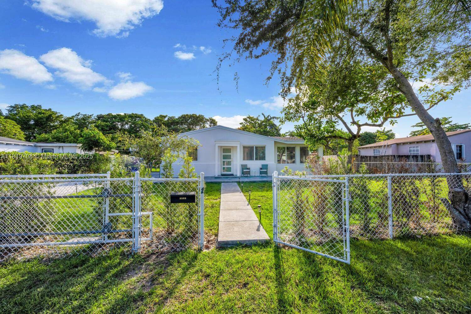 South Miami, FL 33143,6700 SW 62nd Ct #na