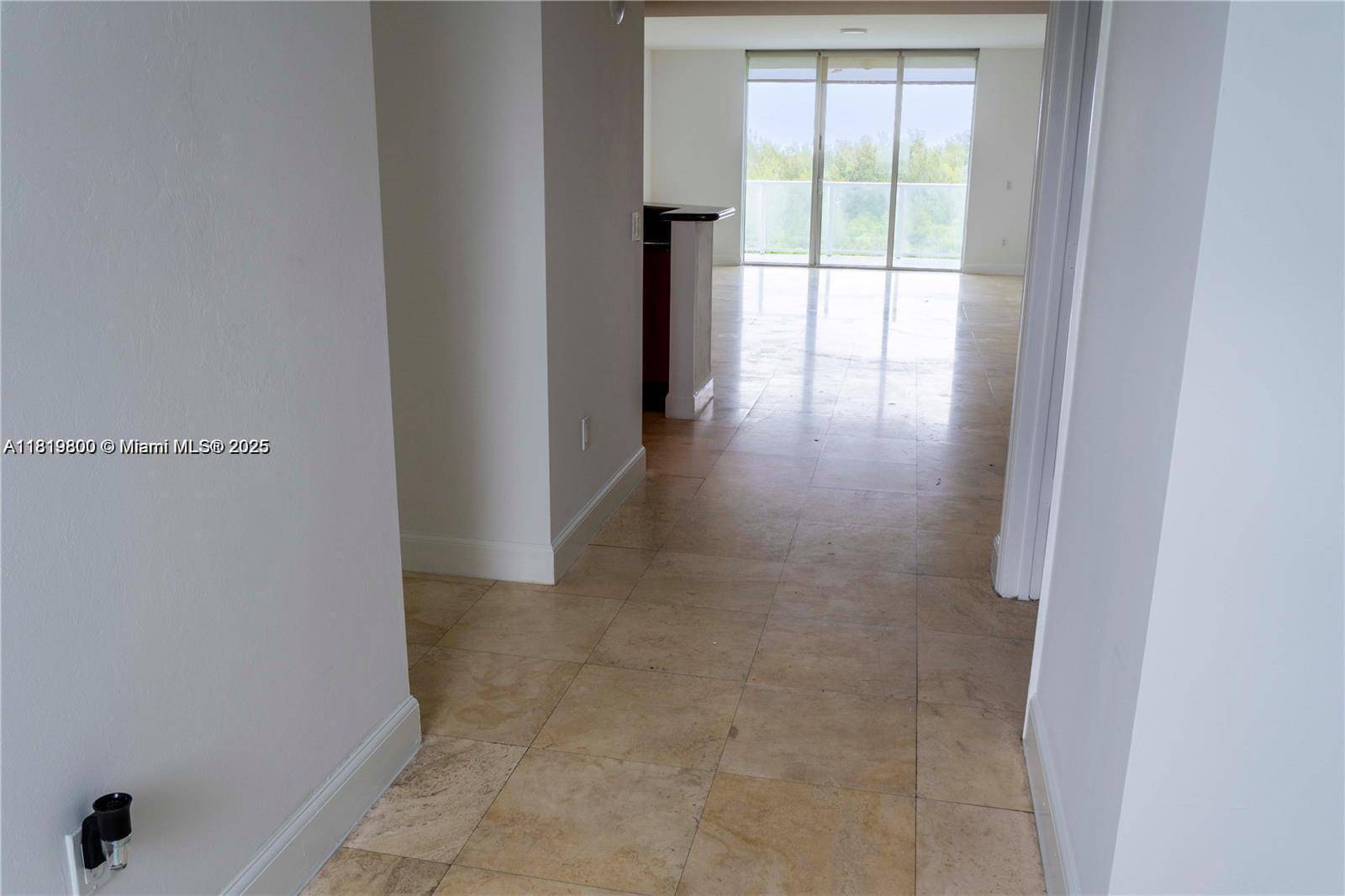 North Miami, FL 33181,15051 Royal Oaks #801