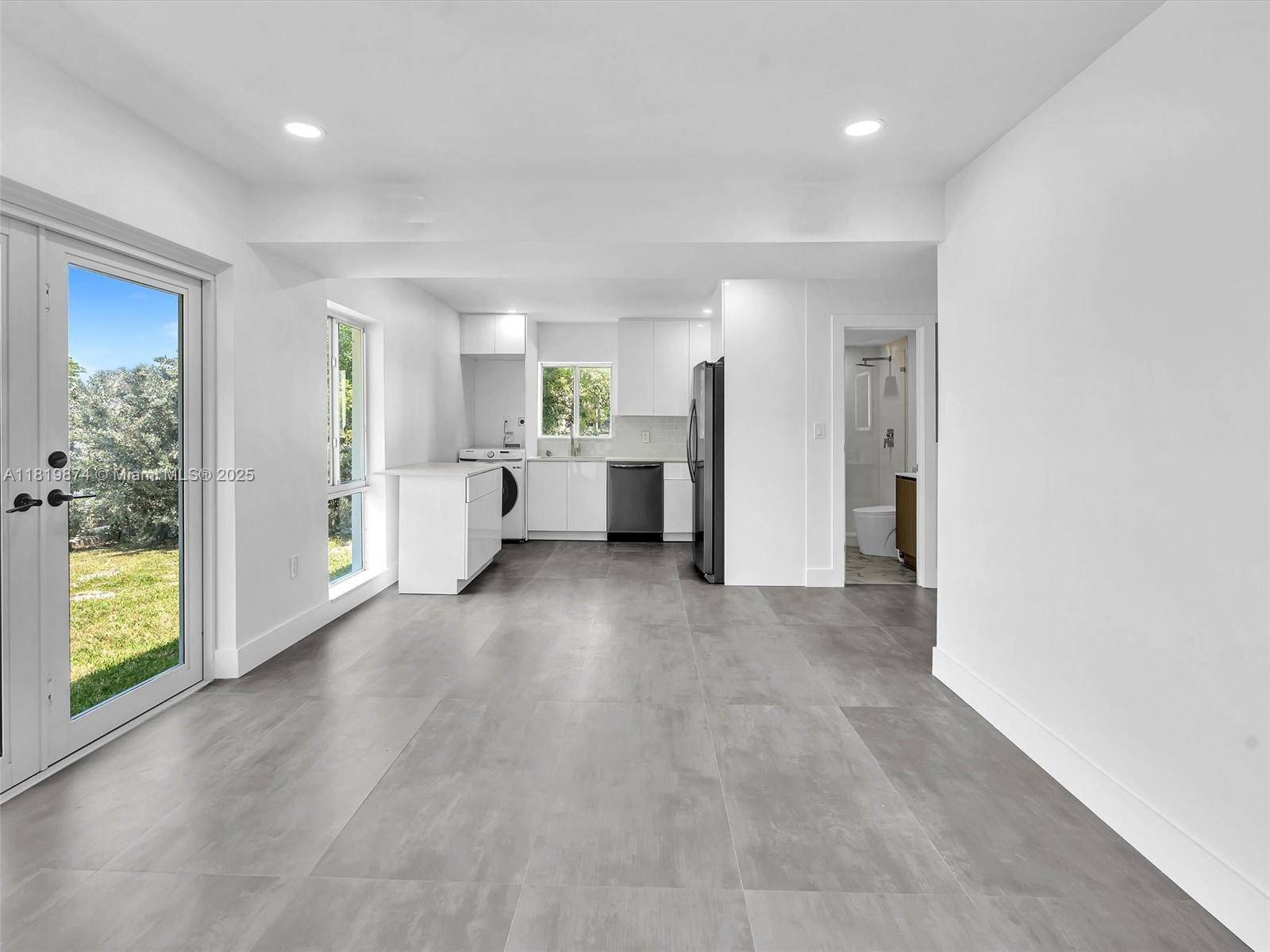 North Miami, FL 33181,11900 N Bayshore Dr #103