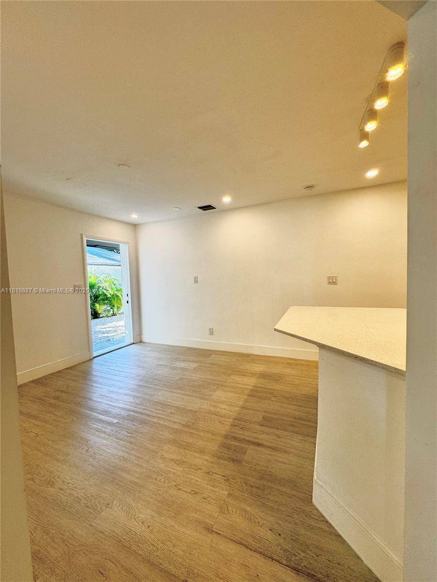 Dania Beach, FL 33004,111 NW 7th Ave #1