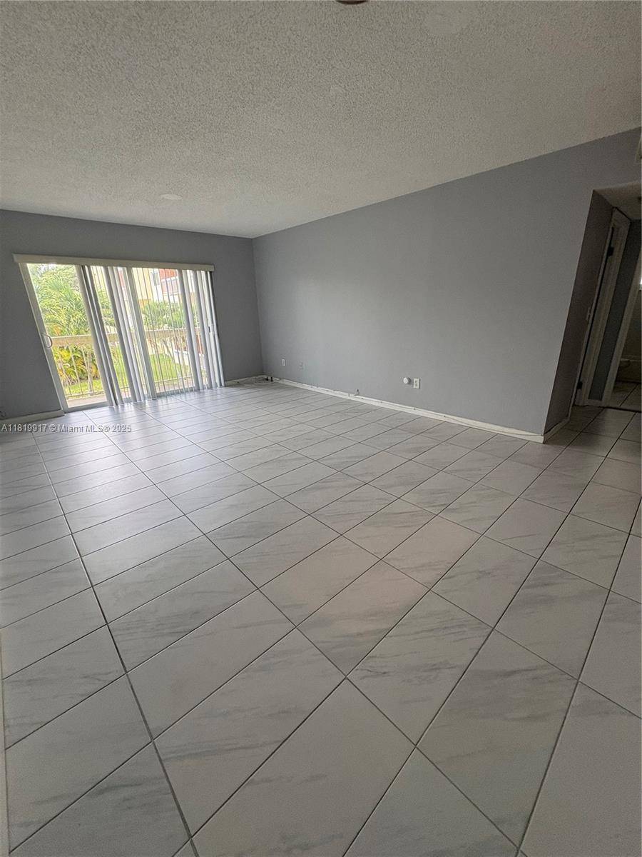 Miami, FL 33143,7815 N Camino Real #I-216