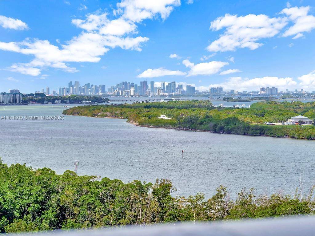 Sunny Isles Beach, FL 33160,100 Bayview Dr #1223