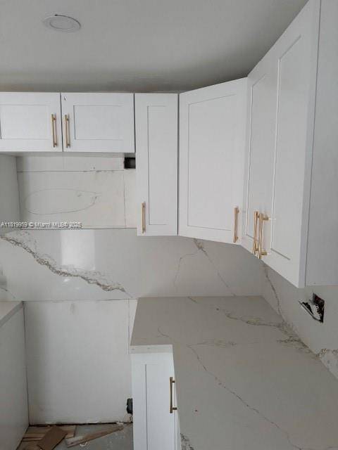 Coral Gables, FL 33134,905 Tangier St