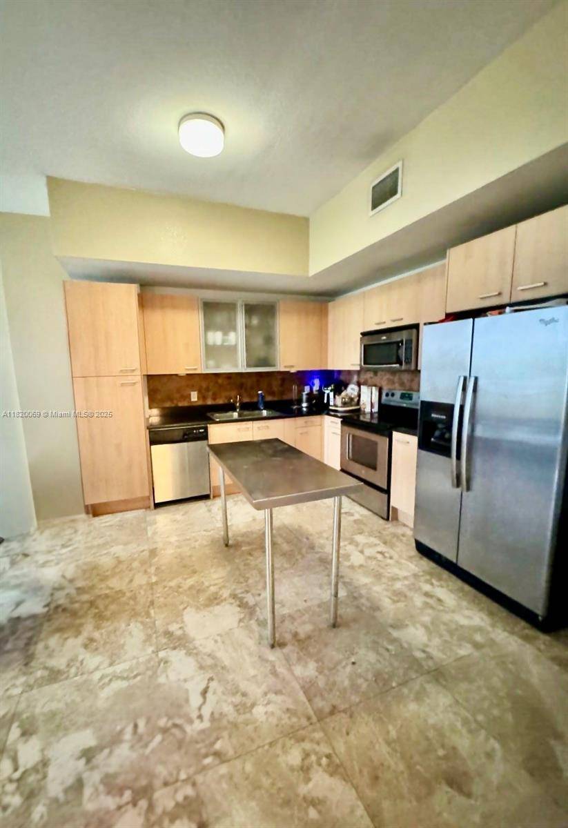 Miami, FL 33136,1350 NW 8th Ct #B3-5