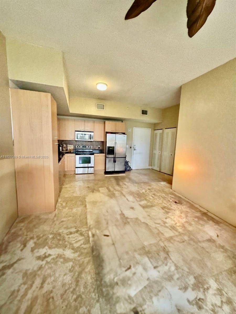 Miami, FL 33136,1350 NW 8th Ct #B3-5