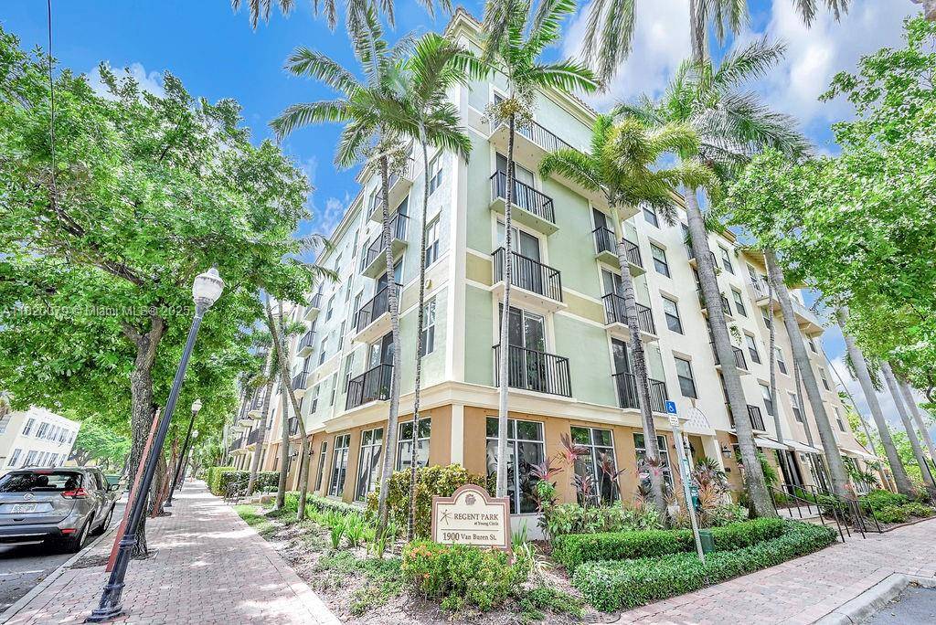Hollywood, FL 33020,1900 Van Buren St #209B