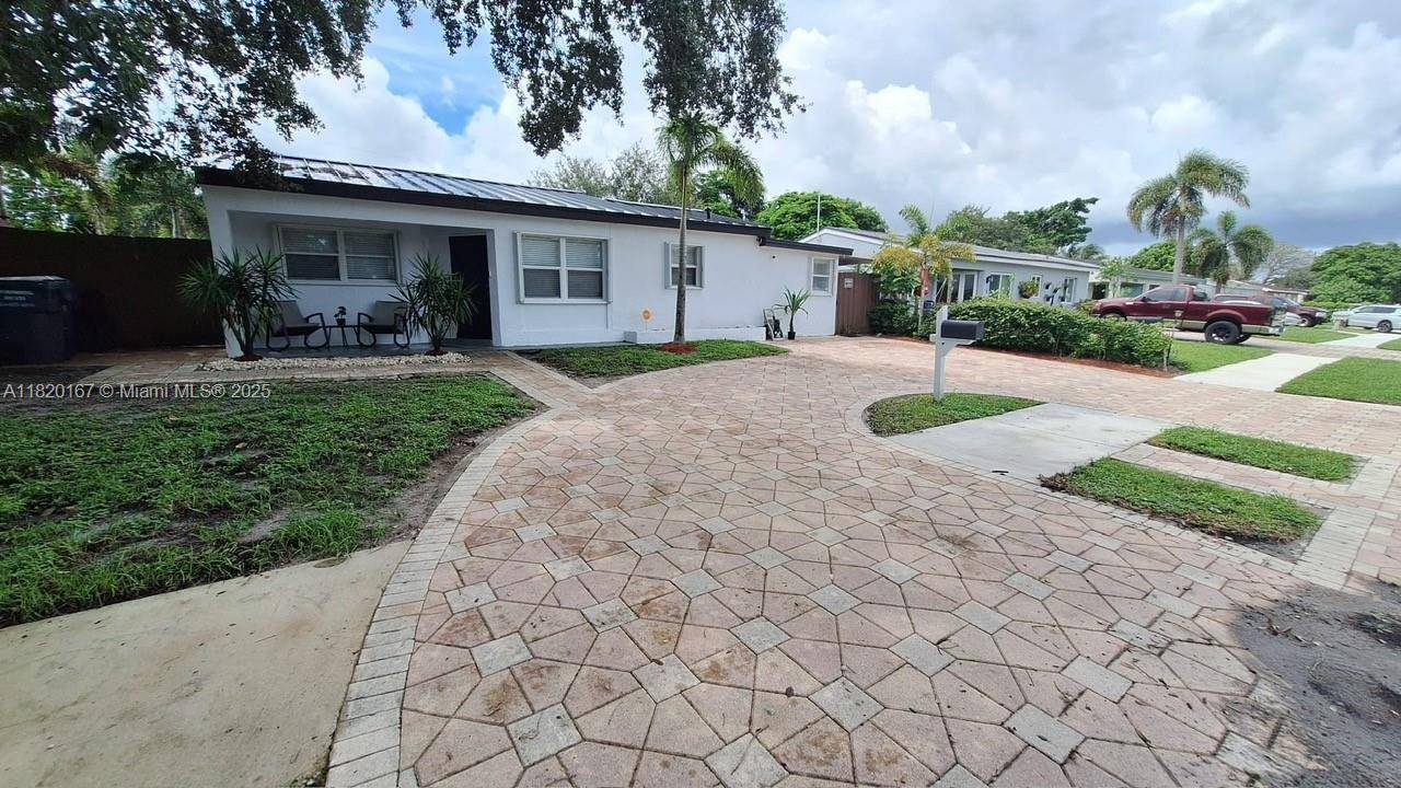 Hollywood, FL 33024,6810 Douglas St