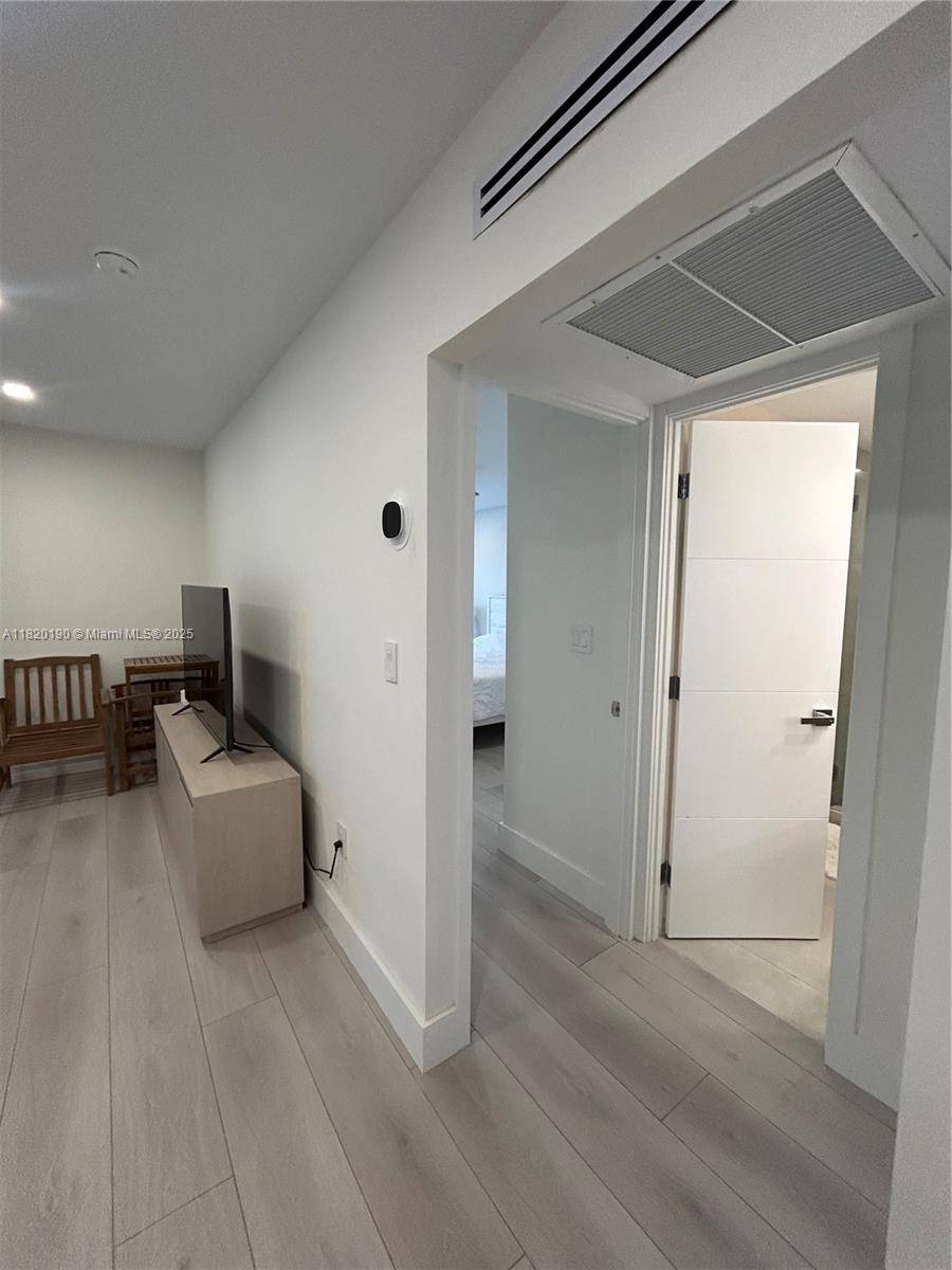 Sunny Isles Beach, FL 33160,400 Kings Point Dr #1517