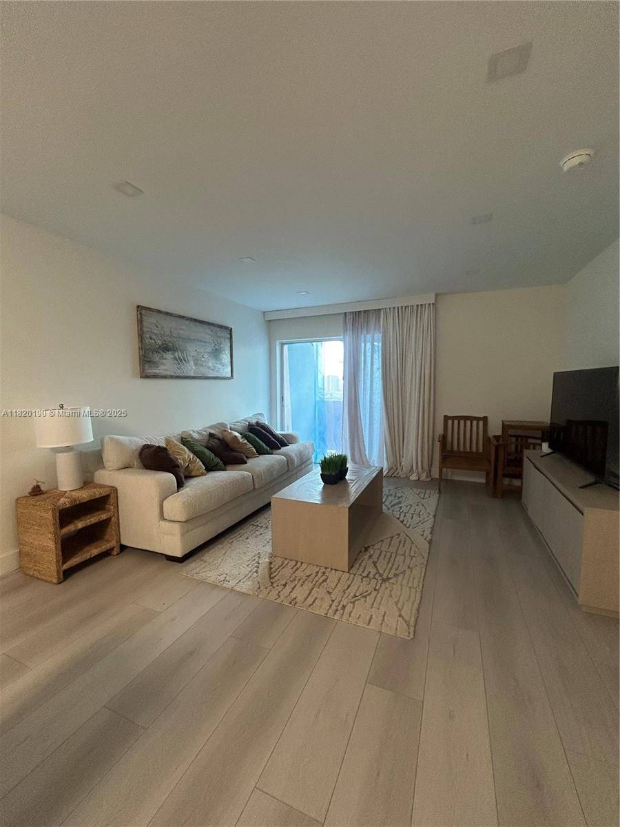 Sunny Isles Beach, FL 33160,400 Kings Point Dr #1517