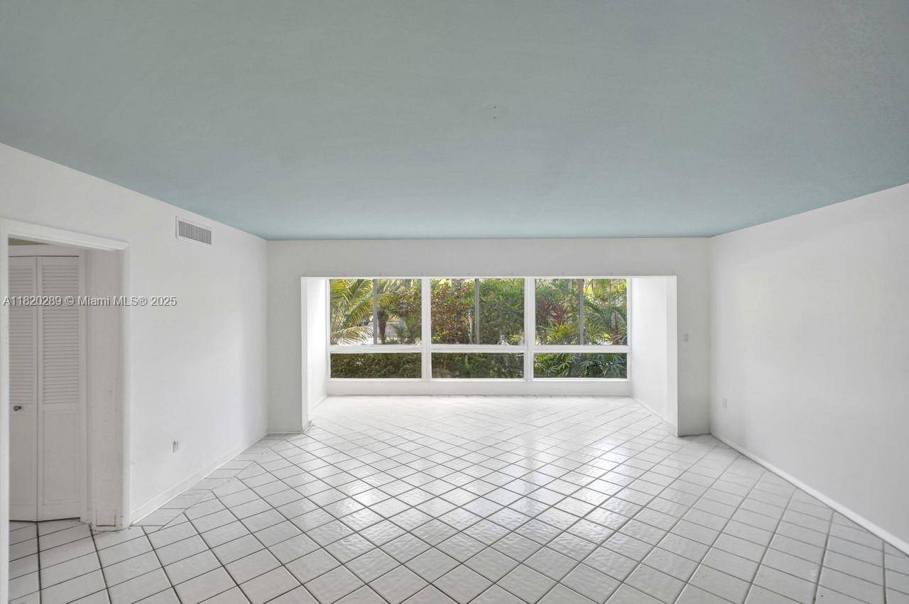Key Biscayne, FL 33149,260 Sunrise Dr #E