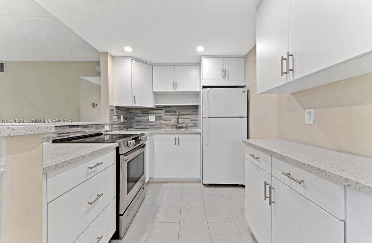 Palm Springs, FL 33461,100 E Village Green Cir E #111