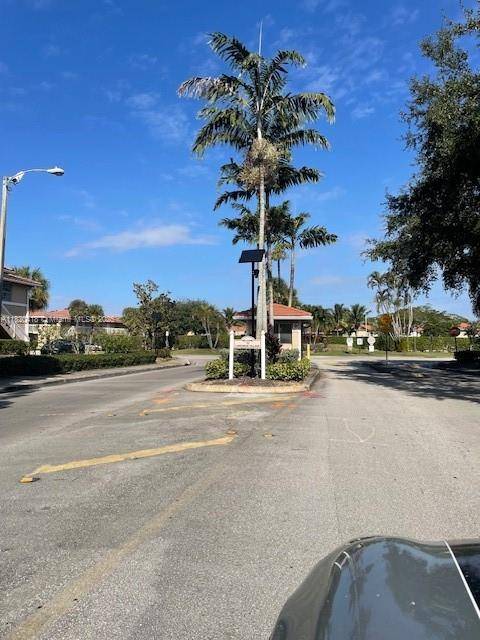 Coral Springs, FL 33071,10007 TWIN LAKES #25