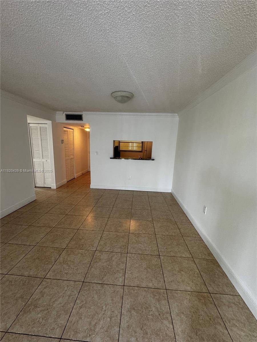 Miami, FL 33176,10875 SW 112th Ave #206