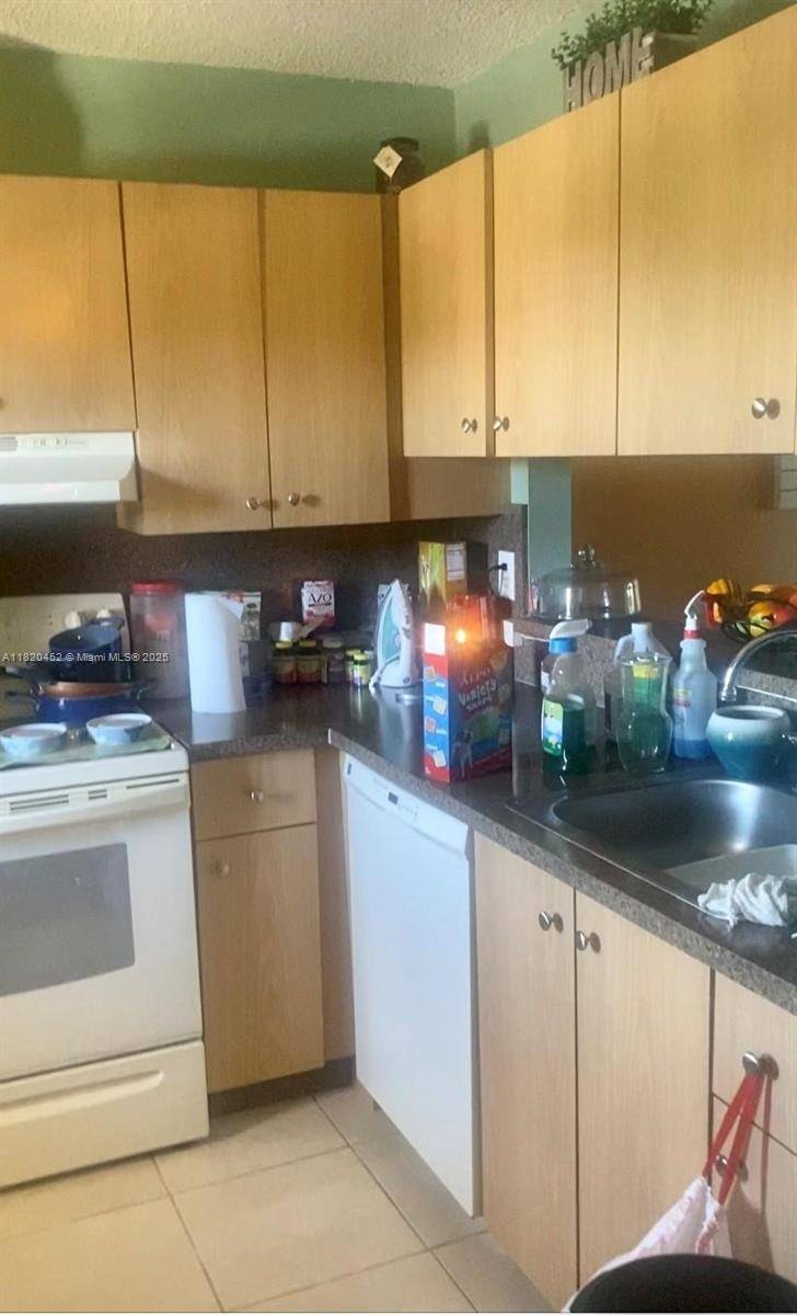 Miramar, FL 33025,3470 Foxcroft Rd #307