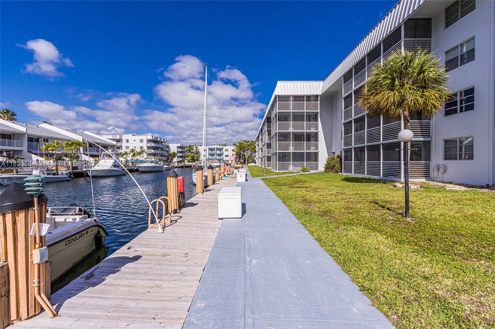 North Miami Beach, FL 33160,3600 NE 170th St #D-112