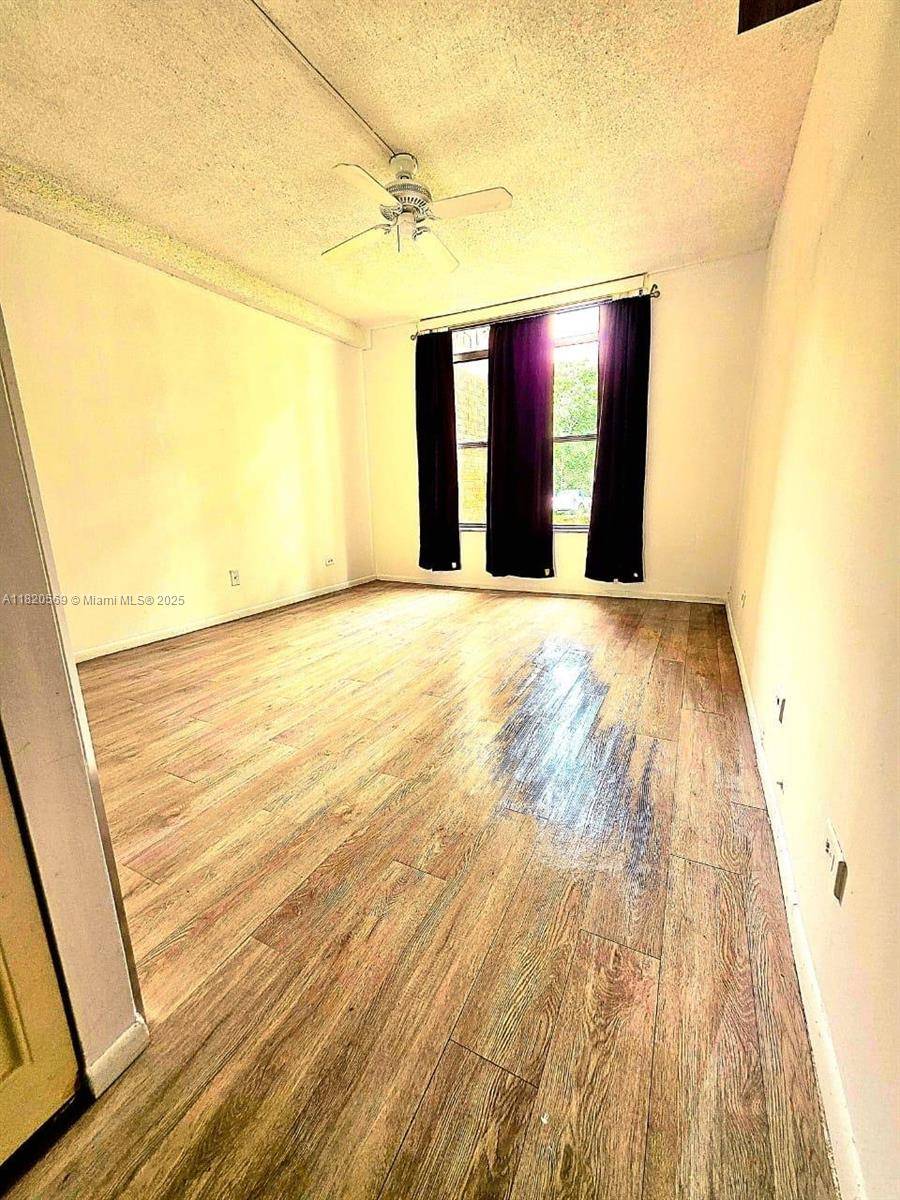 Lauderhill, FL 33319,3730 Inverrary Dr #H1V