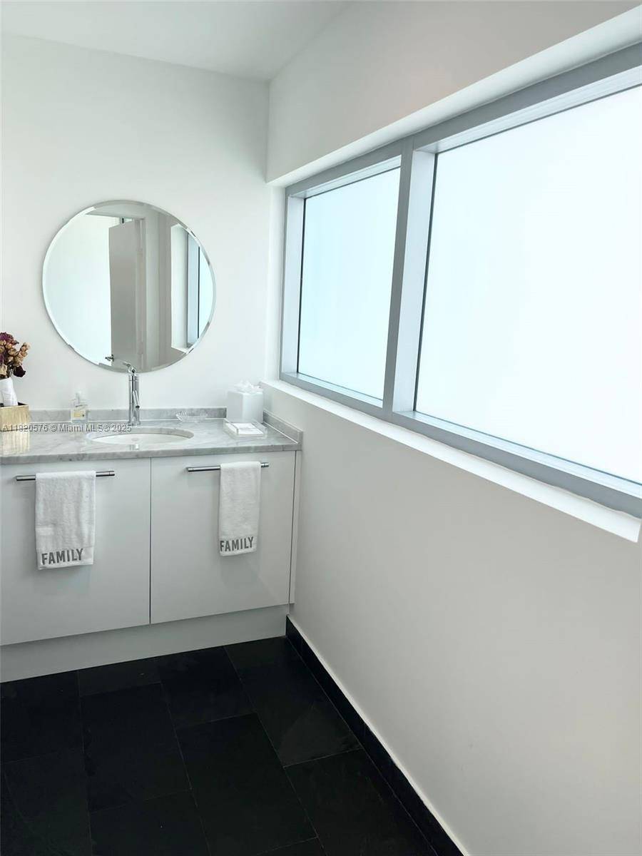 Miami, FL 33132,900 Biscayne Blvd #3309