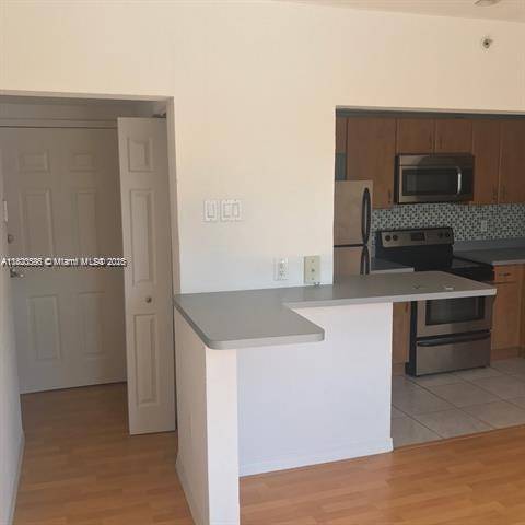 Miami Beach, FL 33141,7326 Collins Ave #304