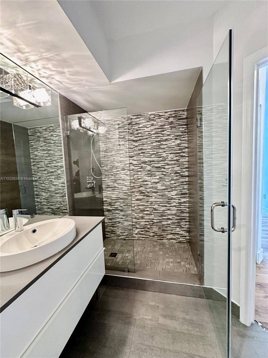 Miami Beach, FL 33139,1330 West Ave #3007