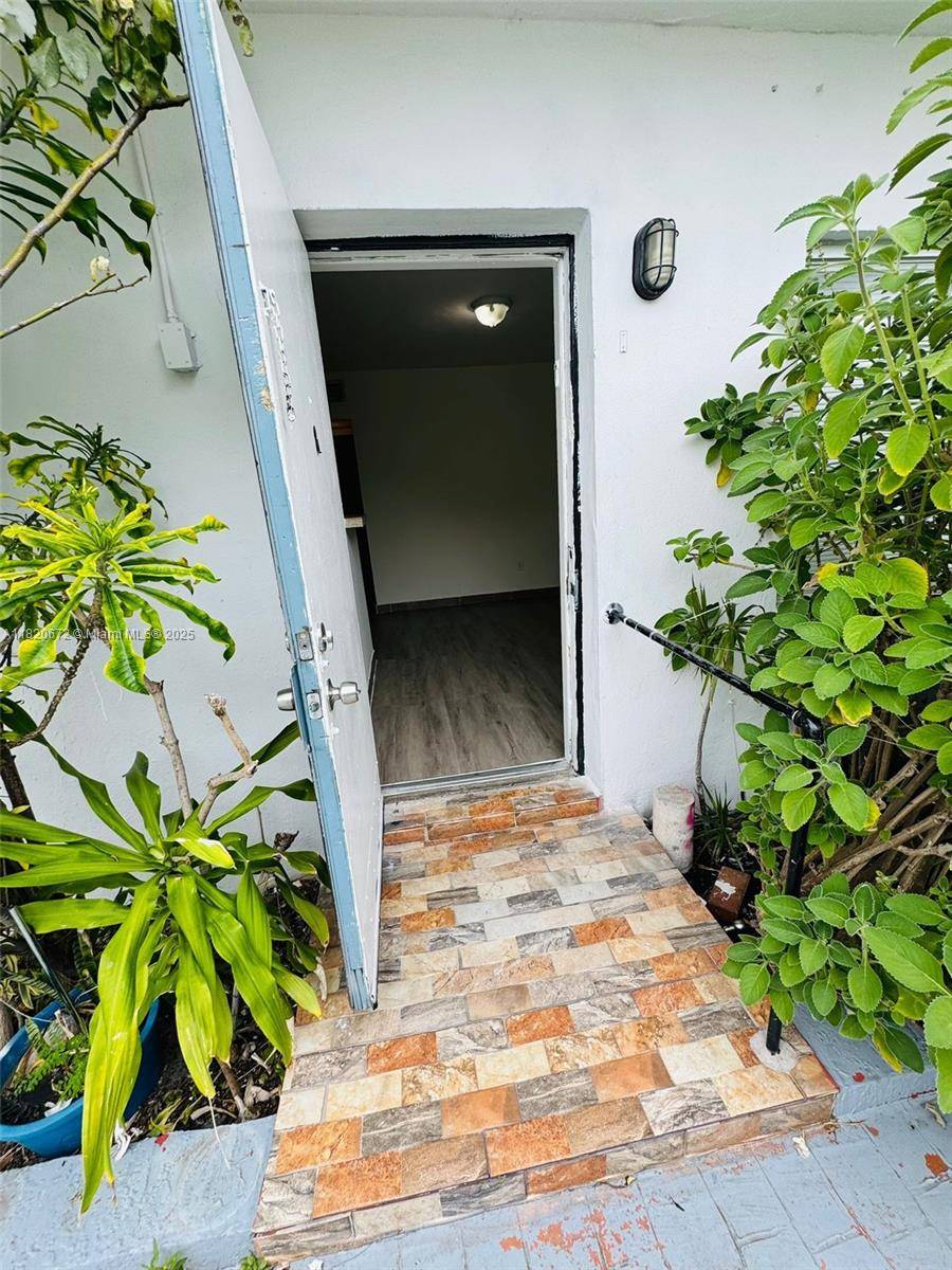 Miami, FL 33135,2900 W Flagler St #8