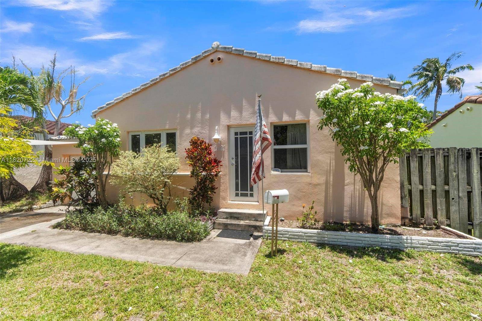 Hollywood, FL 33020,1521 Funston St
