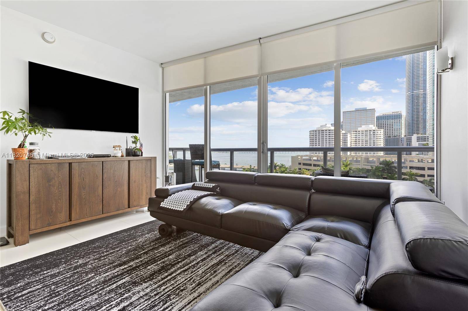 Miami, FL 33131,495 Brickell Ave #905