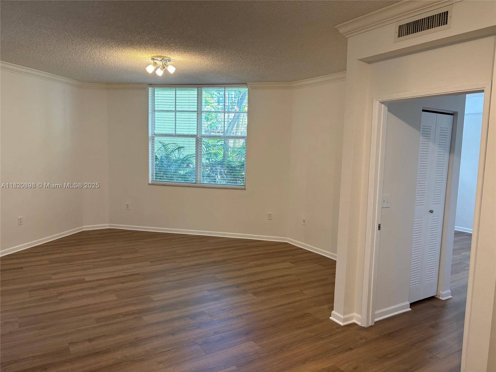 Hollywood, FL 33020,1900 Van Buren St #113B