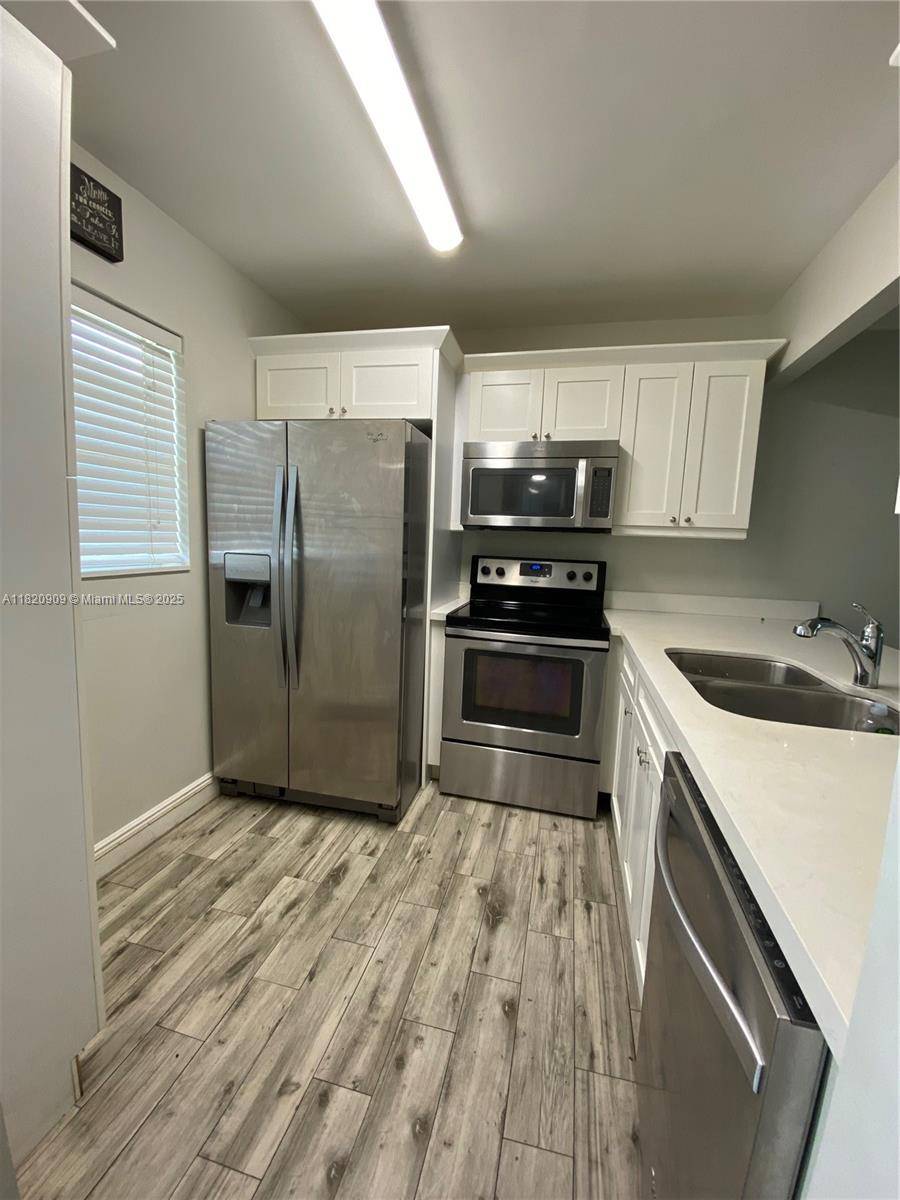 Lauderdale Lakes, FL 33313,5181 W Oakland Park Blvd #112