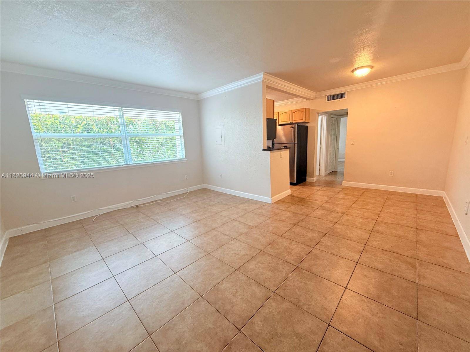 Miami Beach, FL 33140,865 W 39th St #3