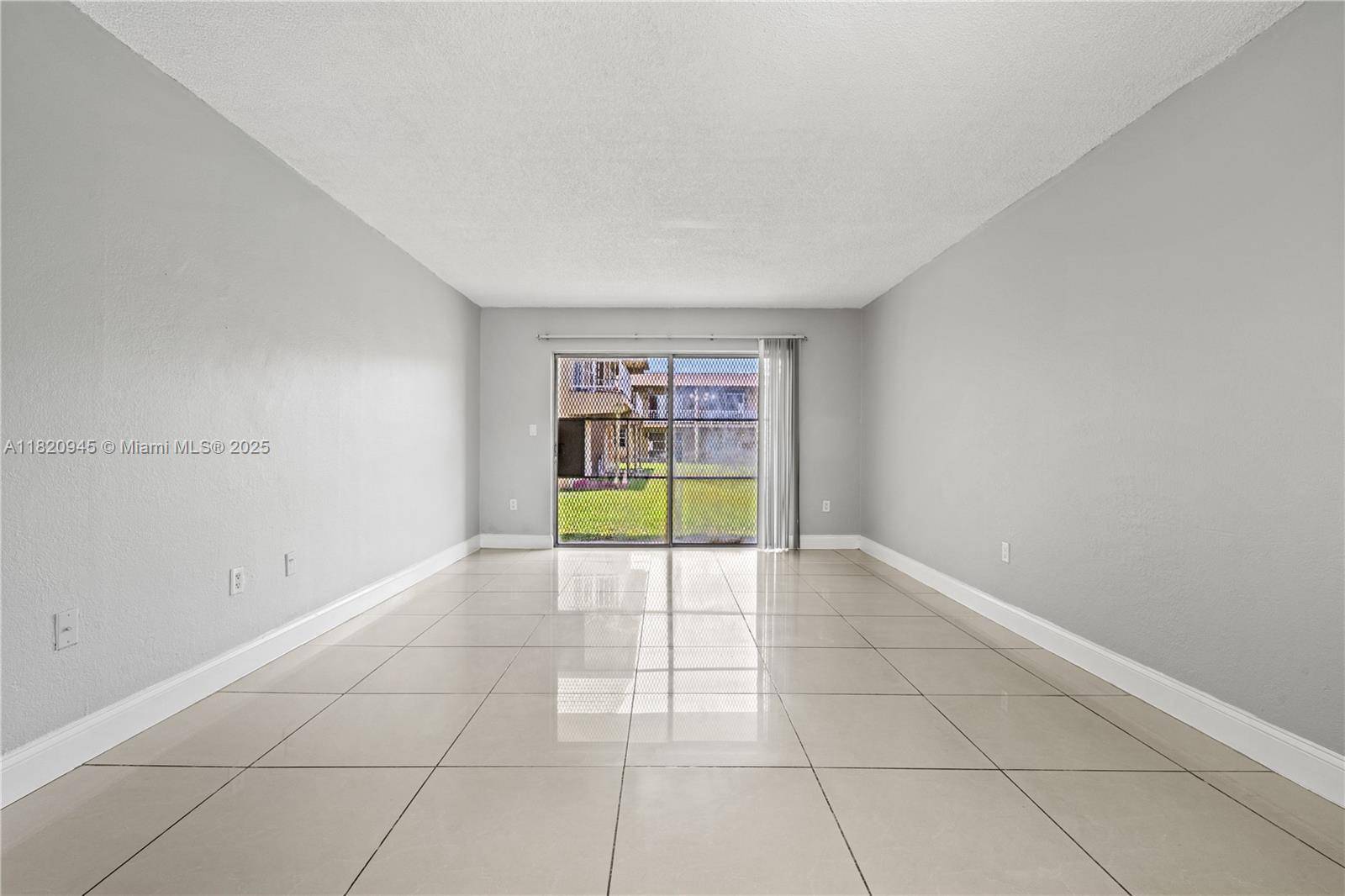 Miami Gardens, FL 33169,301 NW 177th St #104