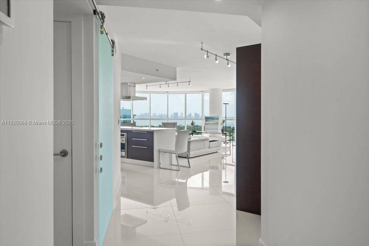 Miami Beach, FL 33141,6301 Collins Ave #2705