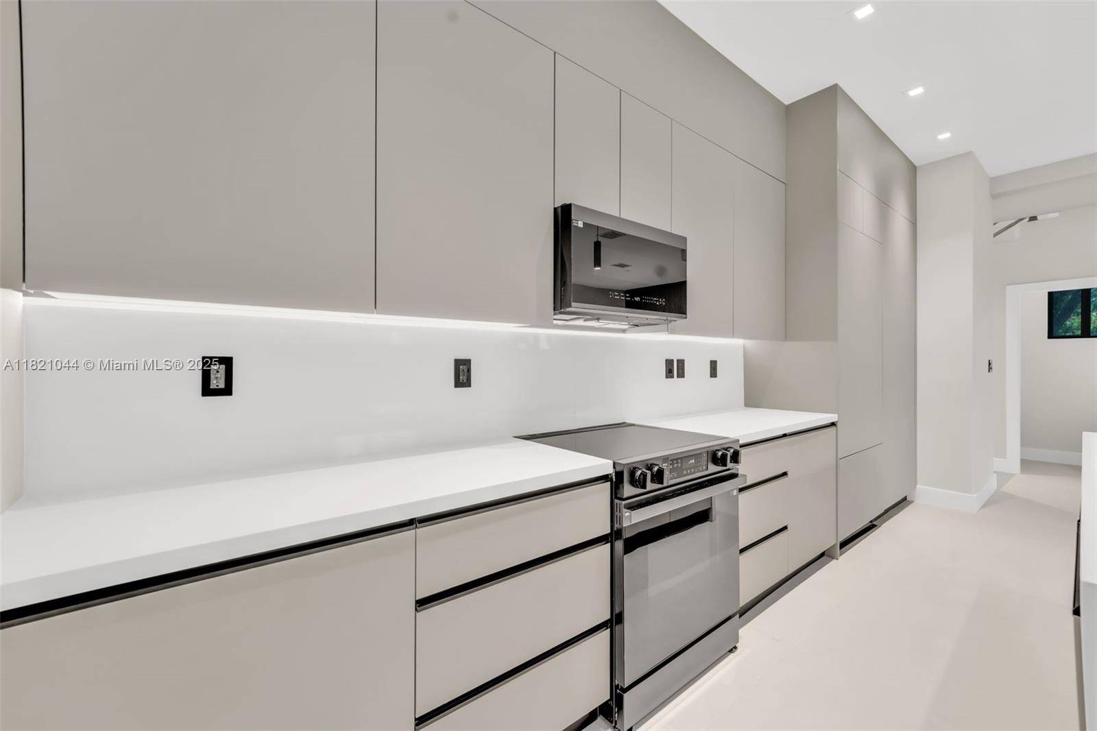 Miami, FL 33133,3318 Day Ave #6