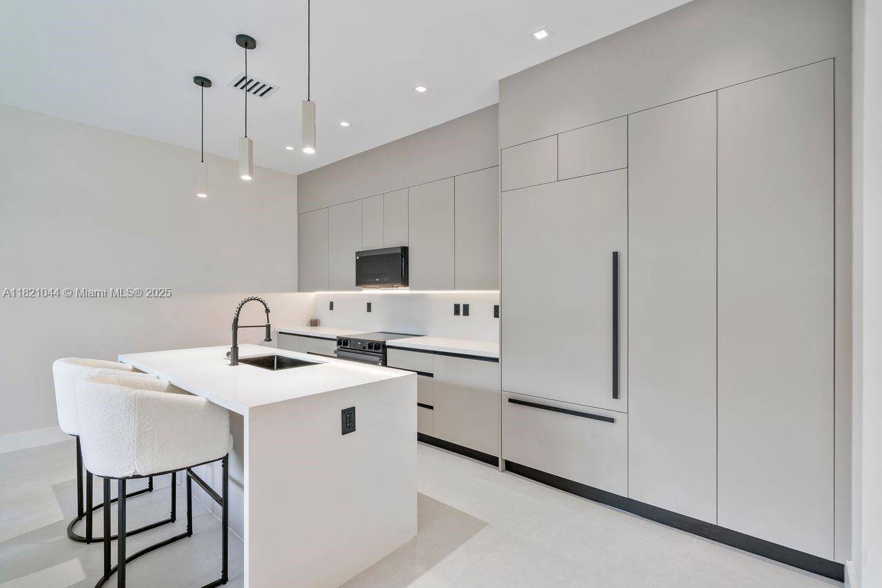 Miami, FL 33133,3318 Day Ave #6