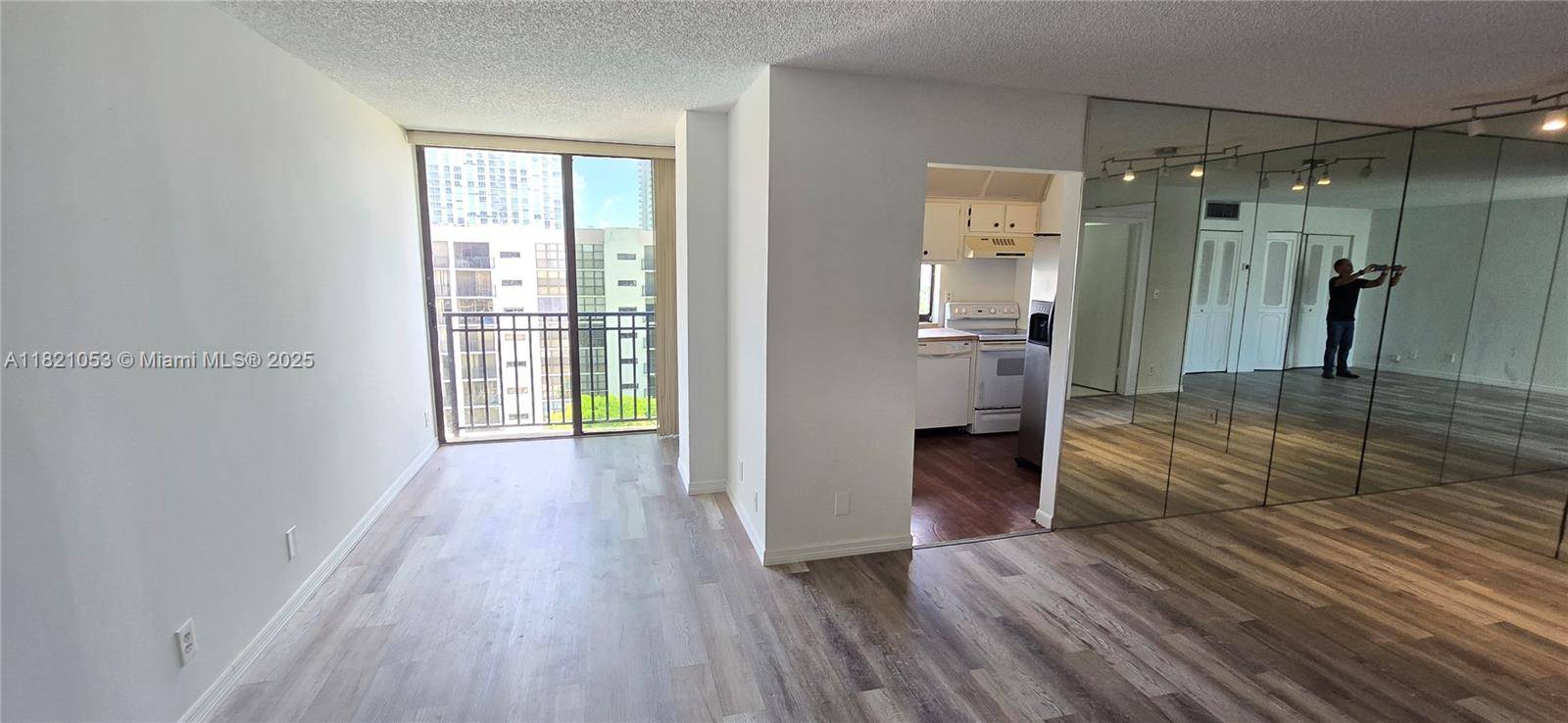 Sunny Isles Beach, FL 33160,17011 N Bay Rd #909