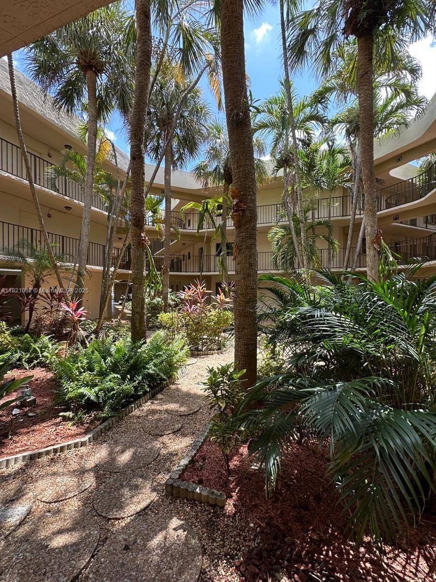 Miami, FL 33173,8015 SW 107th Ave #220