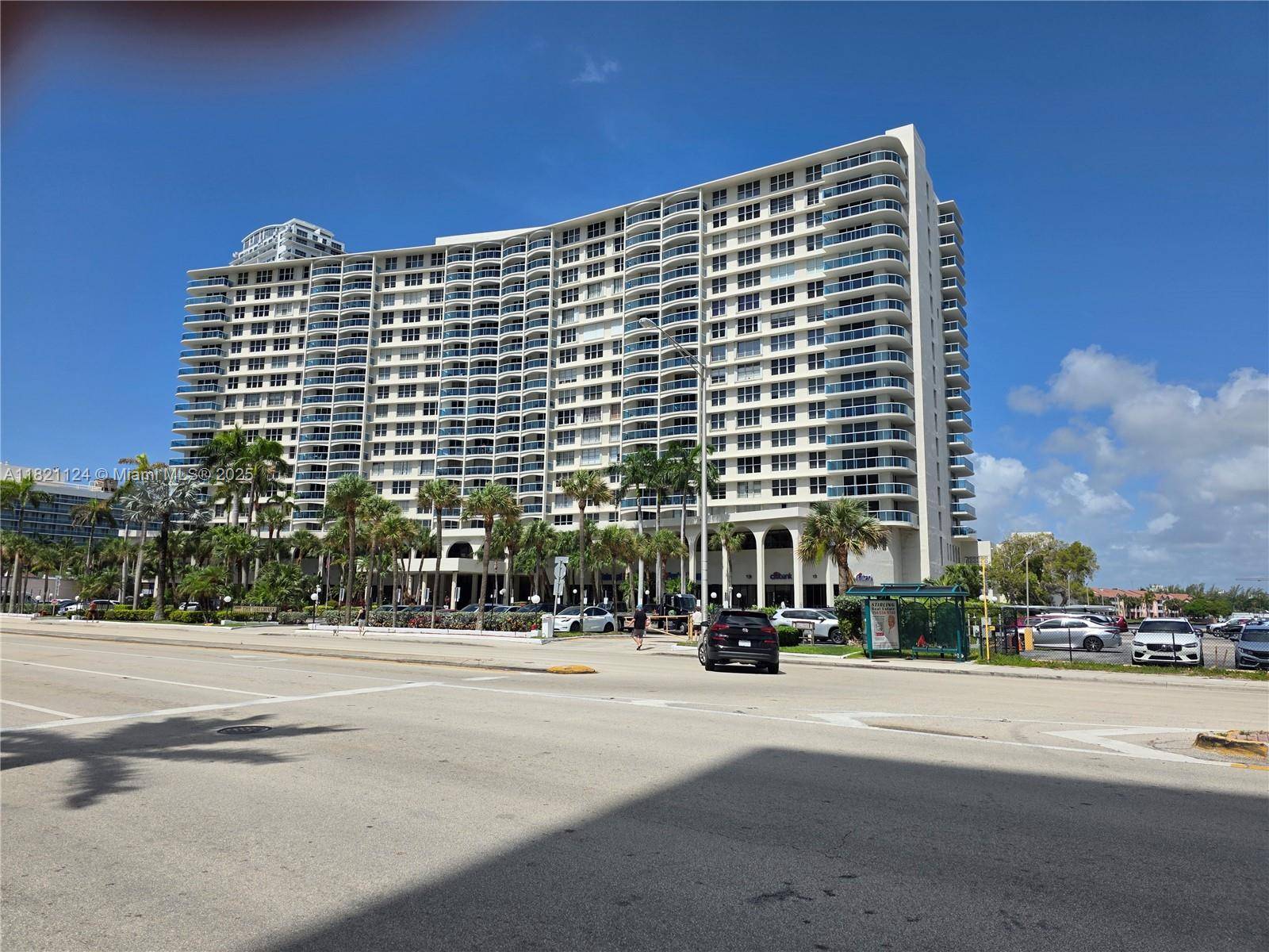 Hollywood, FL 33019,3800 S Ocean Dr #425