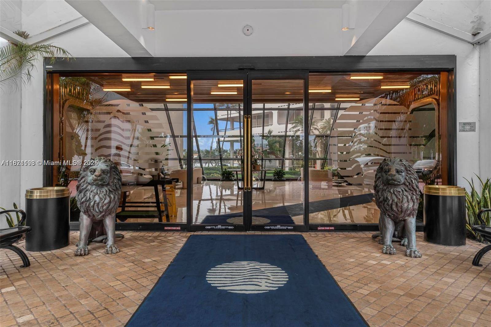Aventura, FL 33180,19707 Turnberry Way #9K