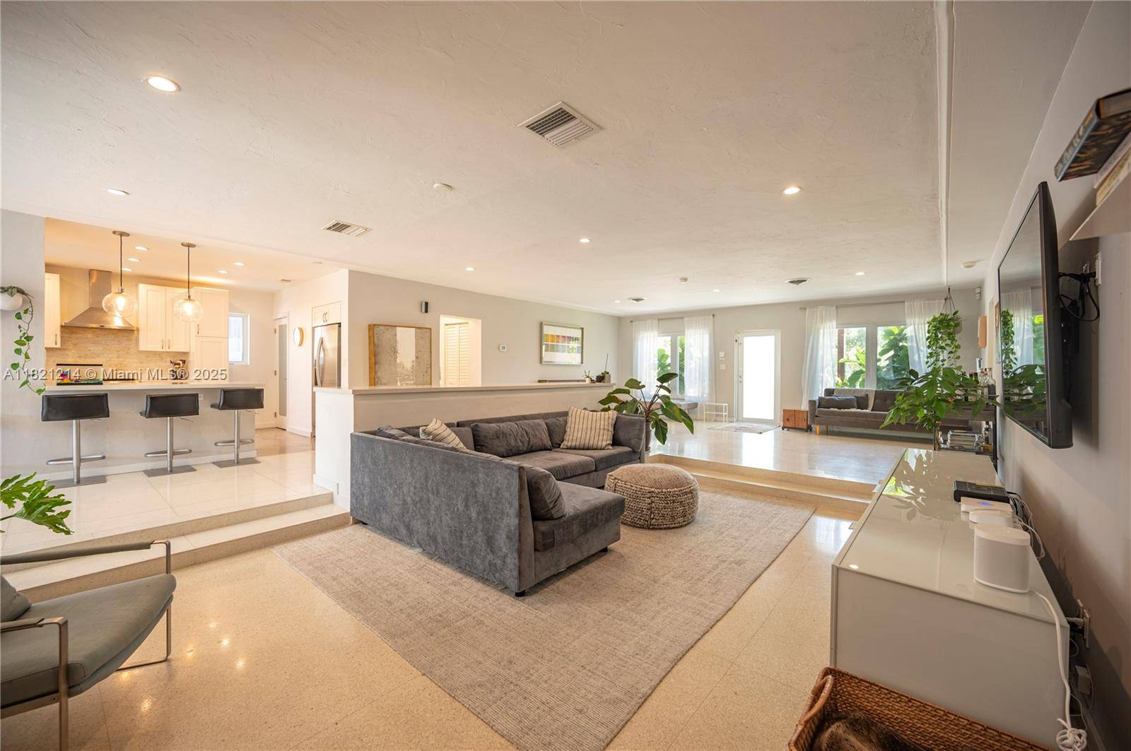 Miami Beach, FL 33140,920 W 43rd Ct