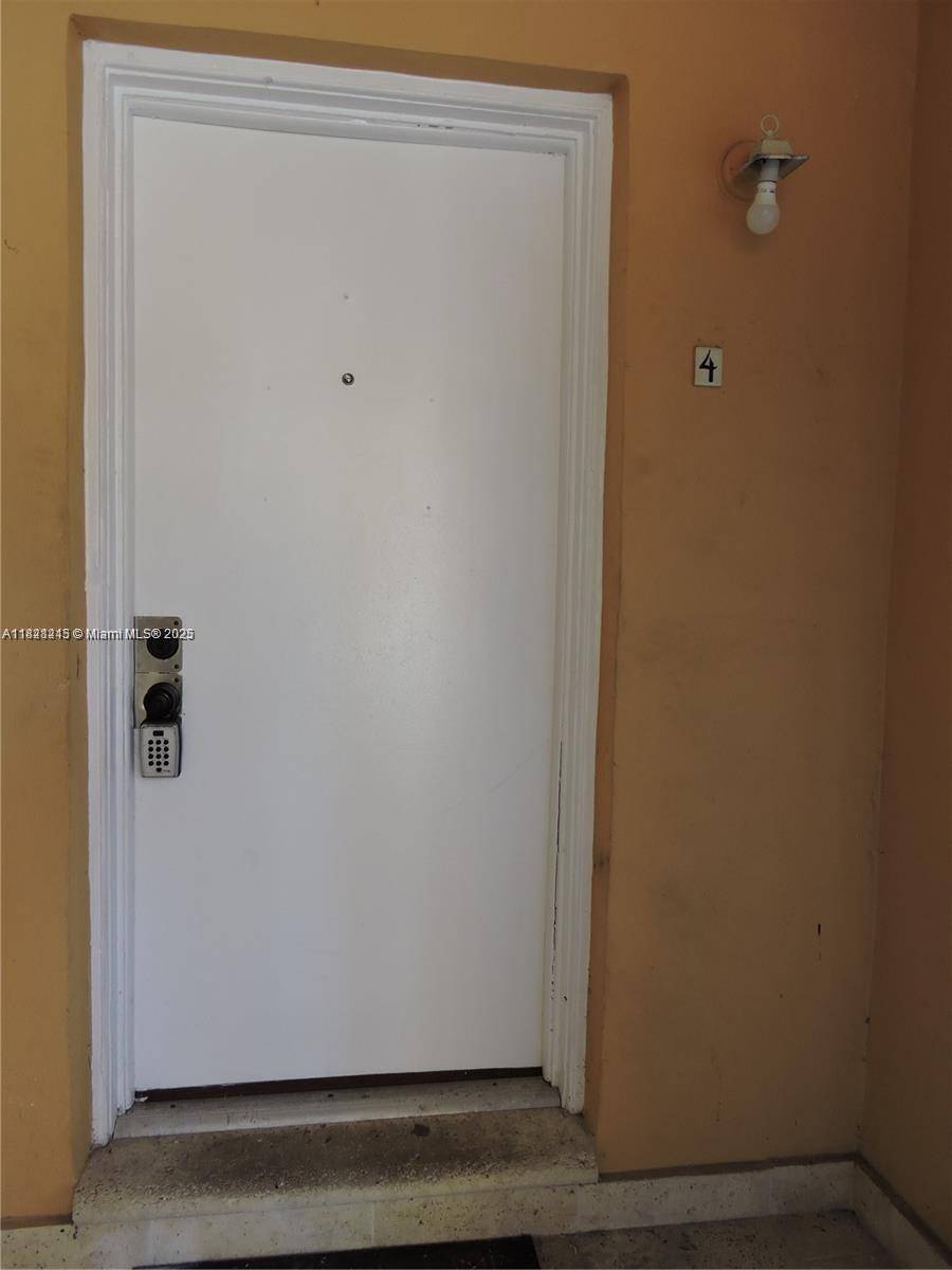 South Miami, FL 33143,6170 SW 62nd Ter #4