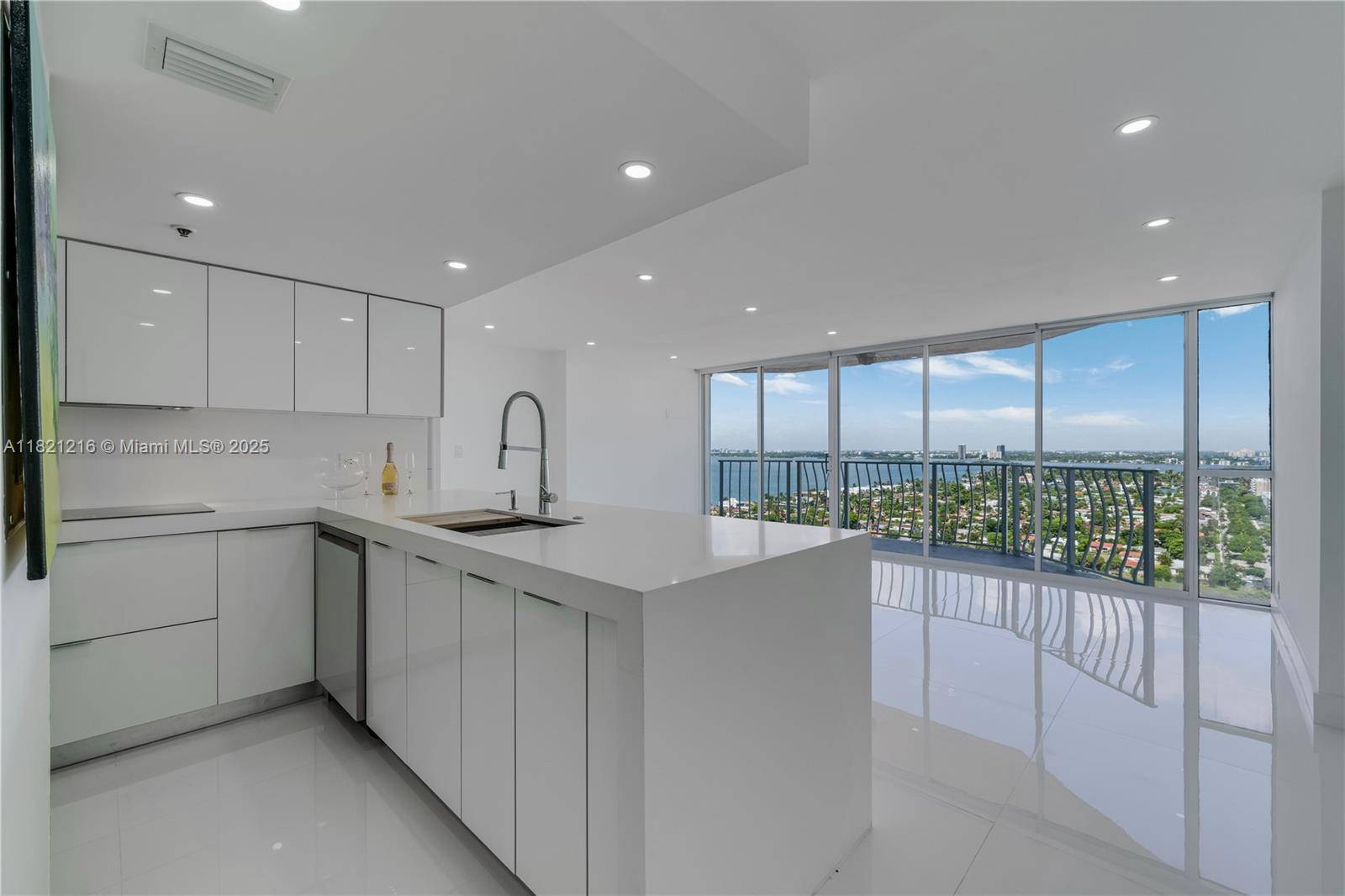 North Bay Village, FL 33141,7601 E Treasure Dr #2305