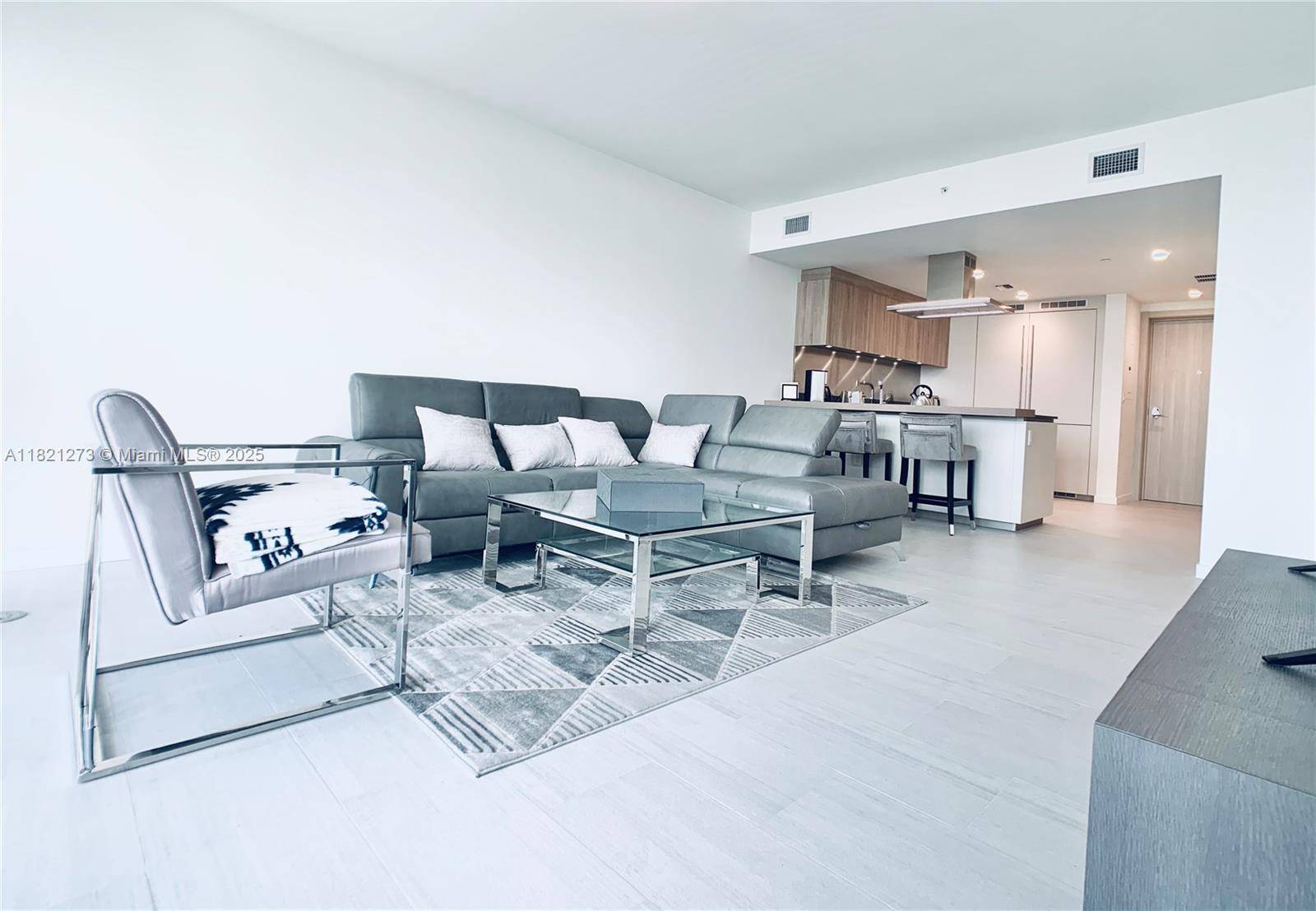 Miami, FL 33131,1000 Brickell Plz #4504