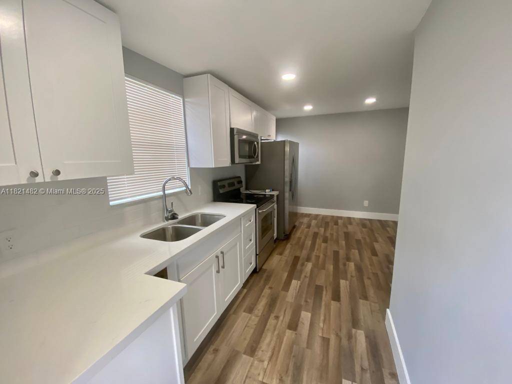 North Miami Beach, FL 33162,345 NE 168th St